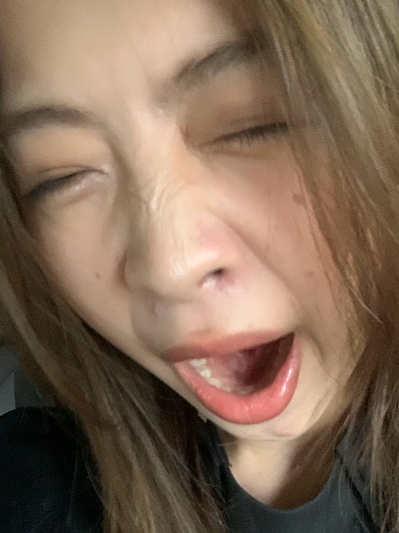 出门了宝宝们 出门拍广告一周后 我要发一组皮贴骨自拍🤳 