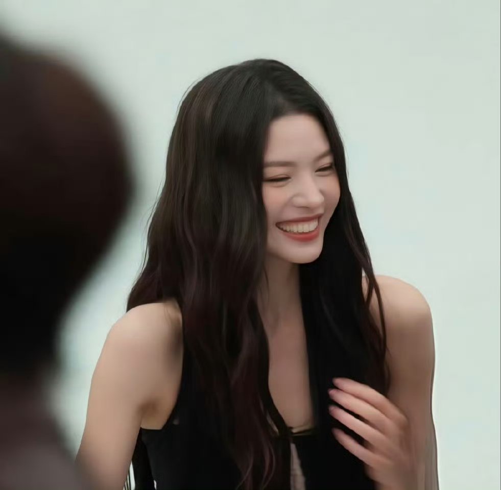 张艺上 下次争取只美不崩溃既然参加浪姐了，就好好准备提高自己唱跳水平啊，光是发微