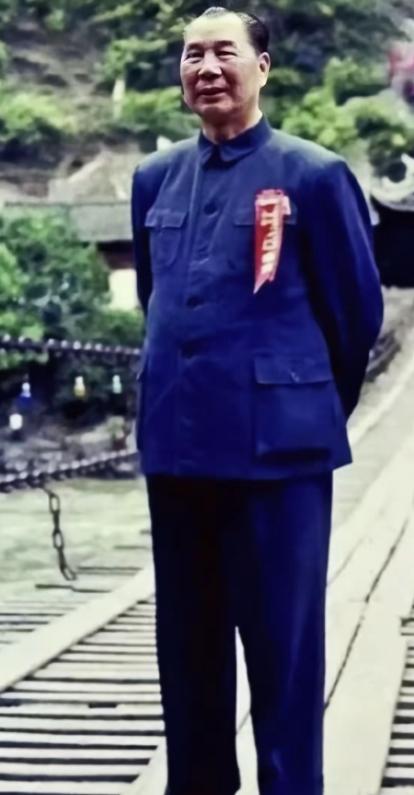 很多人都知道飞夺泸定桥的英雄故事，却很少有人清楚，当年踏上13根铁索的22位突击