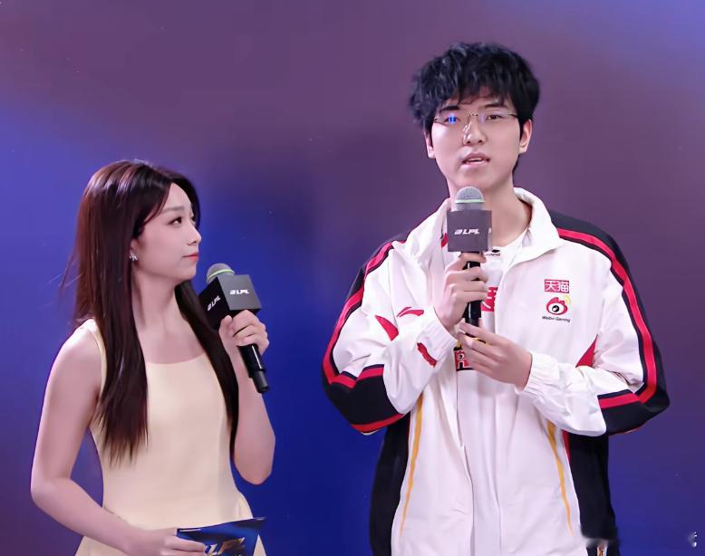 Zika:一个队伍的状态起伏很正常，我们要着重调整游戏内容，赢下更多比赛WE对战