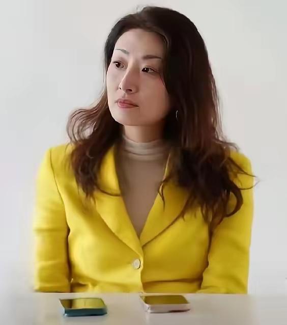 宁可让这18亿被收归国有，
也不愿留给另外三个同父异母的弟妹，父亲生前的名誉也不
