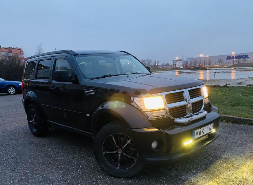 道奇大SUV~~~这玩意如今在帝都已经难得一见了！！！这是2008年在瑞士上的牌