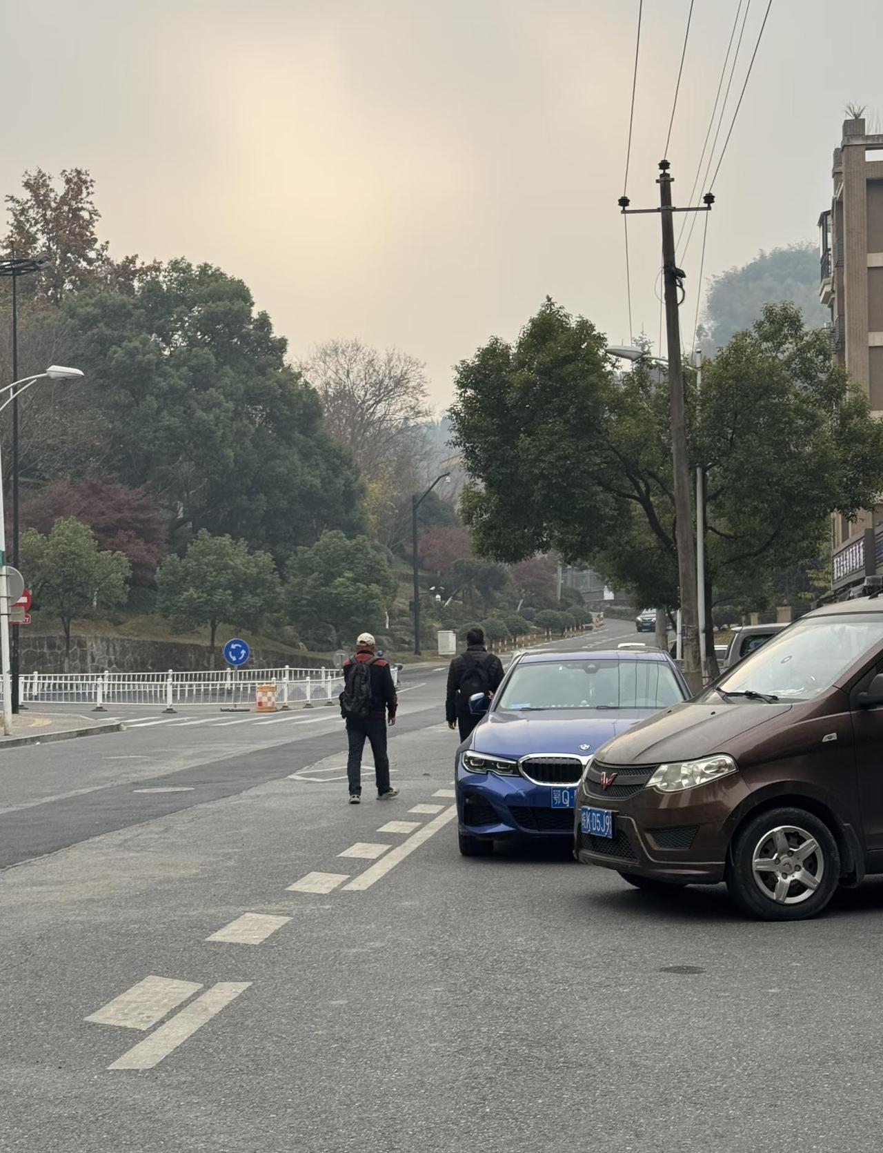 老余杭的人请注意⚠️
上来就说来杭州很多天，没找到工作
问我能不能给他们生活费