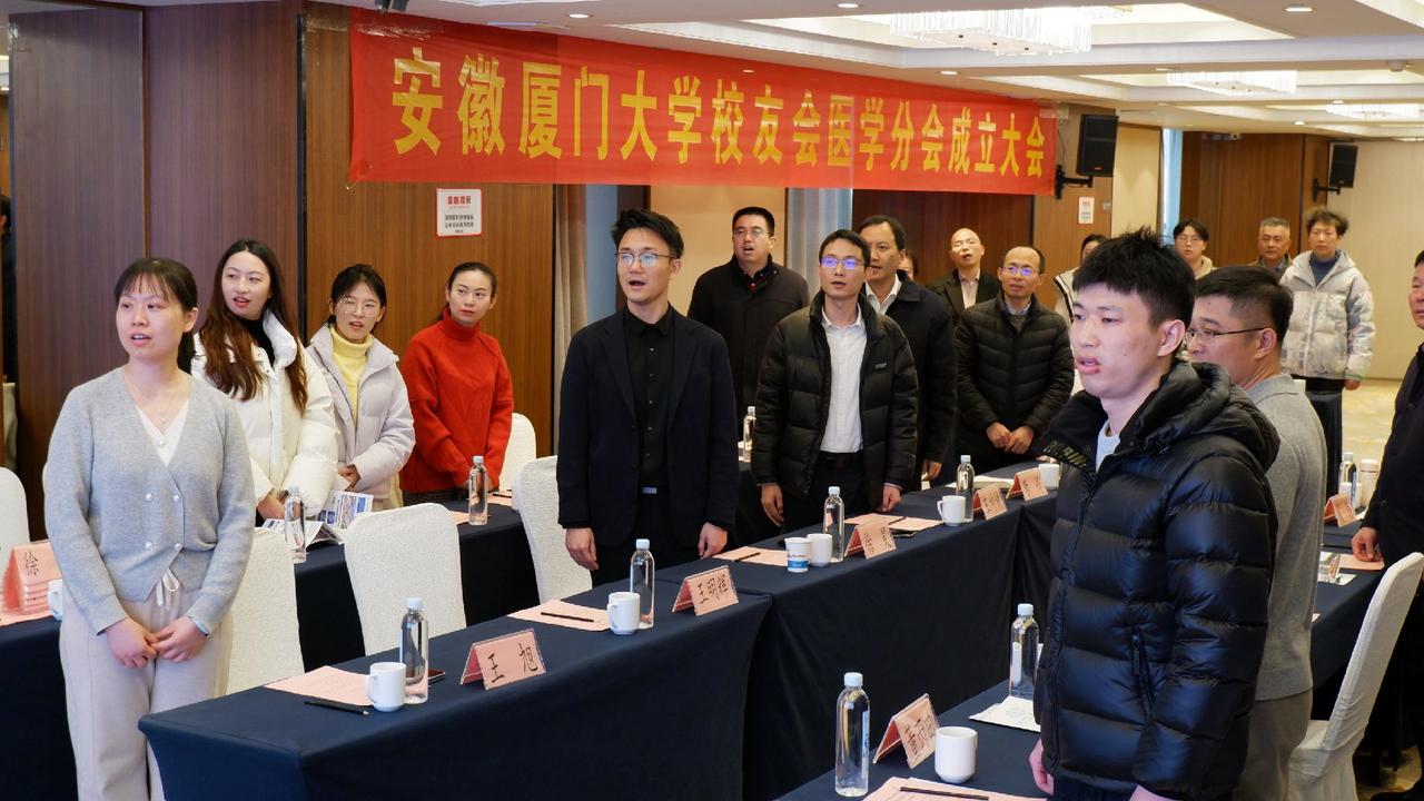 母校和家乡，是两个让人倍感温暖的词。感恩母校，回馈家乡。也希望更多有识之士，一起