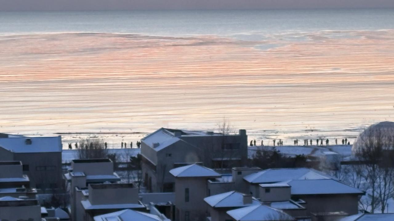 第一次看到这么美的日出。

今天是二十九，是农历新旧交替的一天，也是我们中国人最