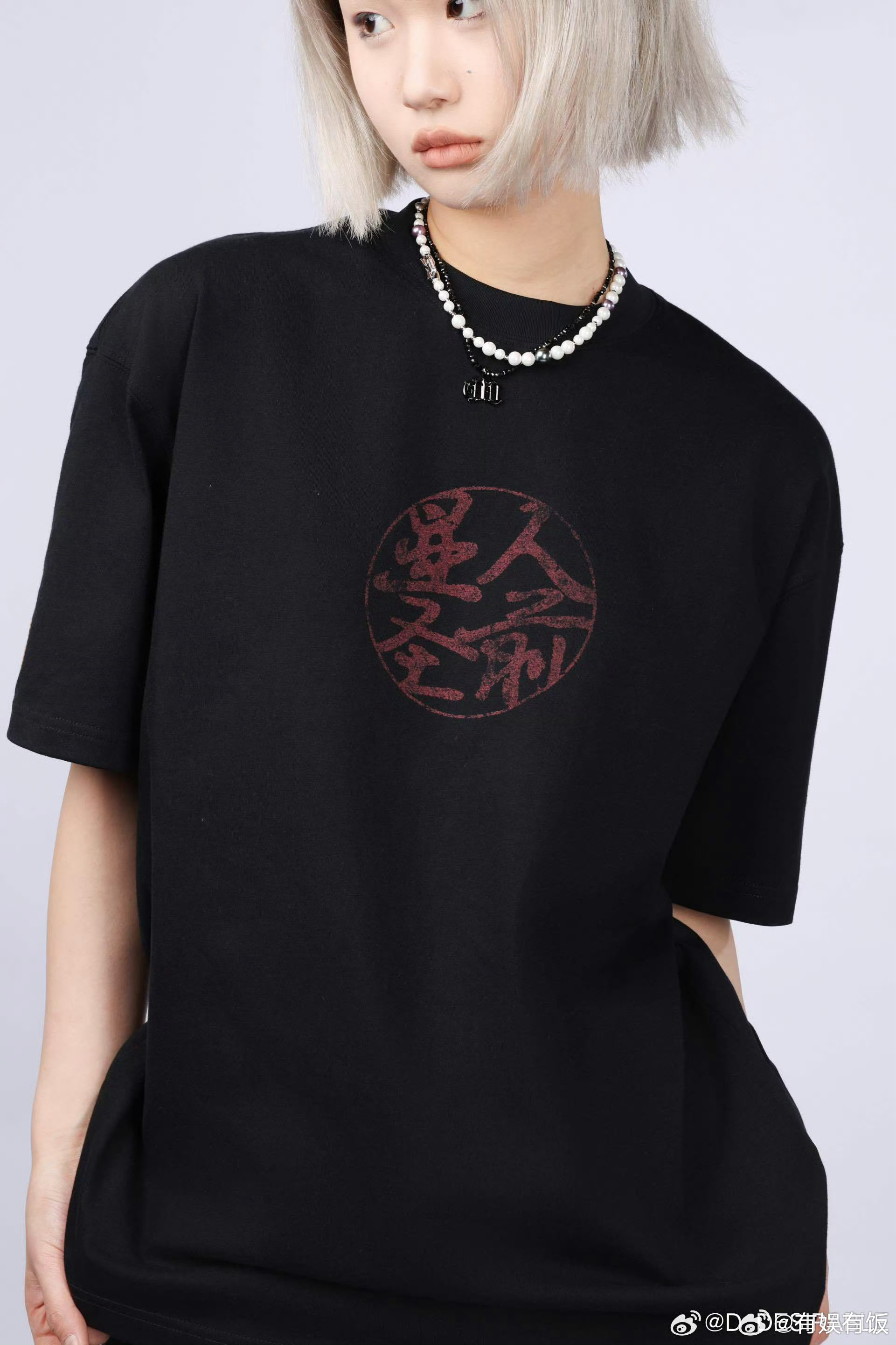 王鹤棣大奉打更人团服王鹤棣送大奉打更人观众团服王鹤棣送大奉打更人观众团服，好用心