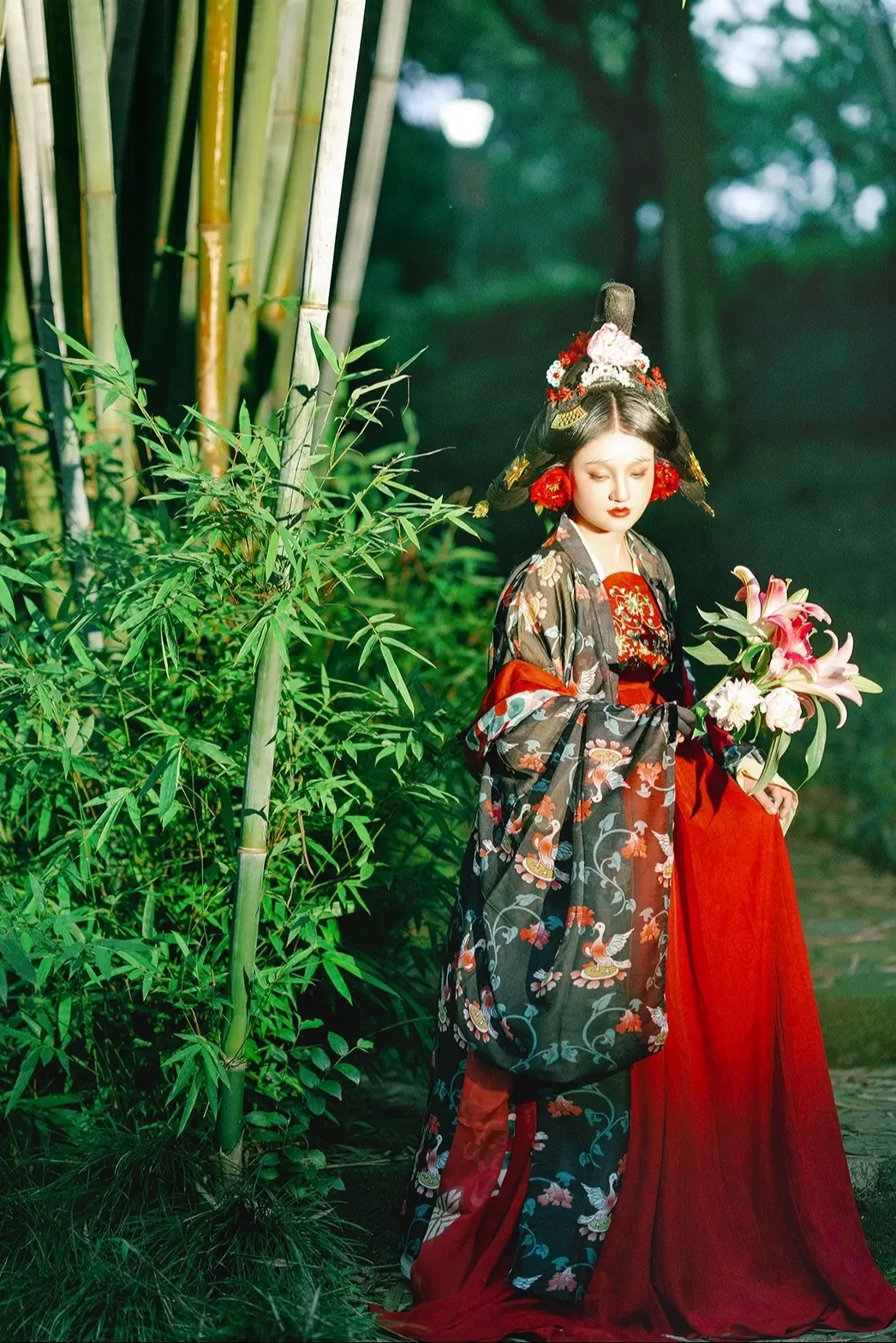 悲悯的眼神。