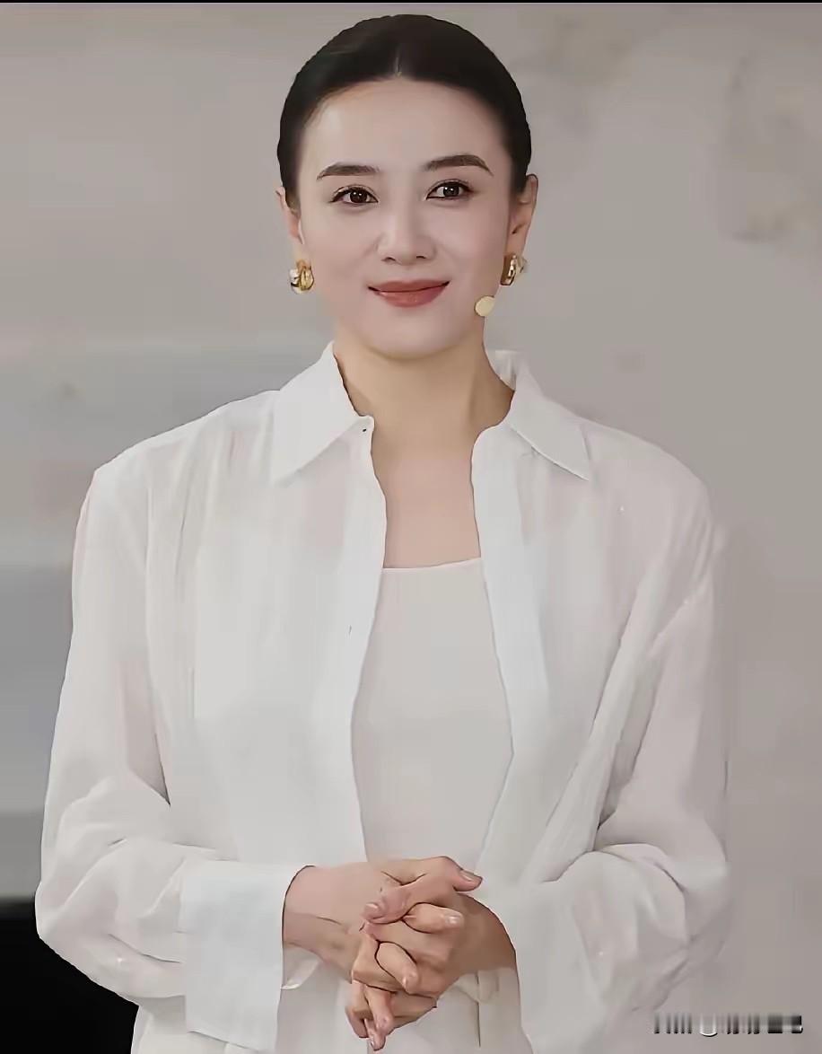 看得出来经济是真的不好，完全没有想到。手握多项大奖的宋佳，居然在采访时说出了行业