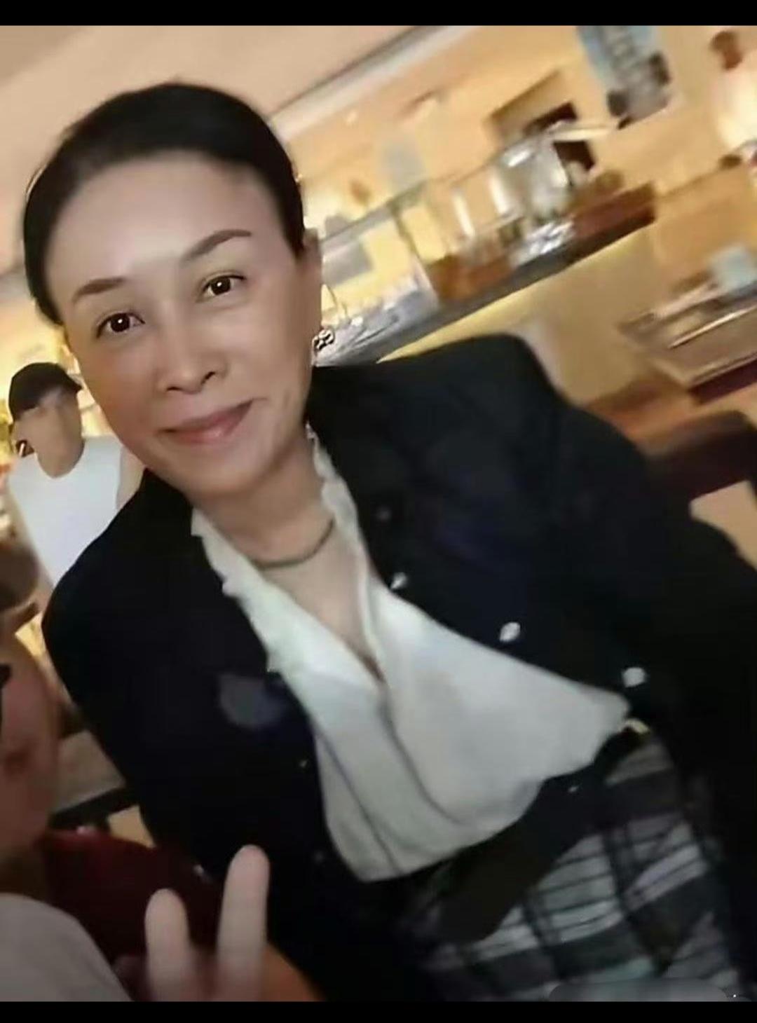 佩服她的心直口快，在娱乐圈没有她不敢说的人[捂脸]