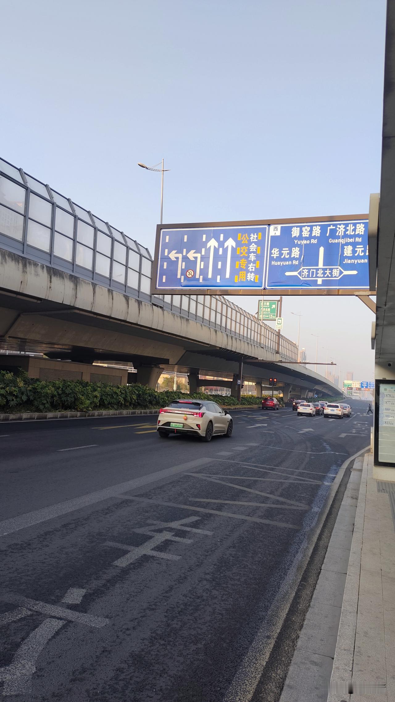 好玩的地方太多了。今天，苏州晴，气温最高温度达到20度，气温舒适。年终岁尾，适合