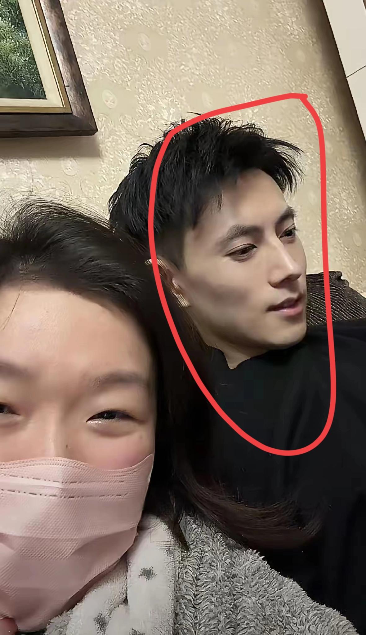 刷到这个抖音博主真的被她老公惊艳到了！30+的年纪状态绝了，皮肤光滑五官立体，身