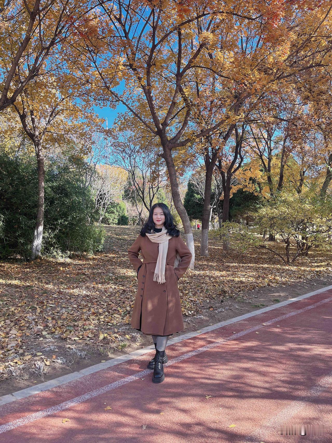 哈哈！我就喜欢自己一个人在家！

老公在家里，我反倒觉得烦，他总是把我的健身计划