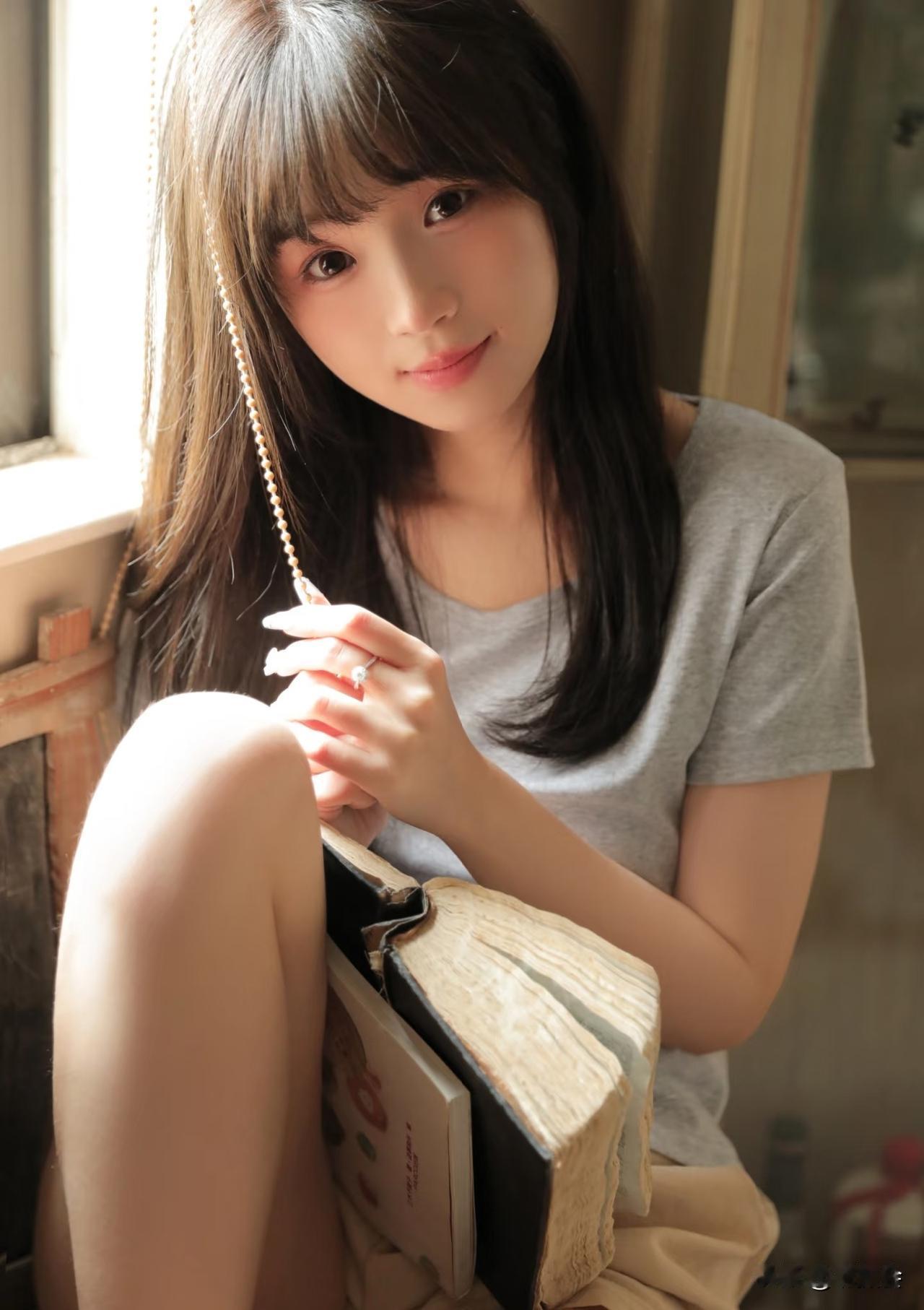 爱看书的女生
