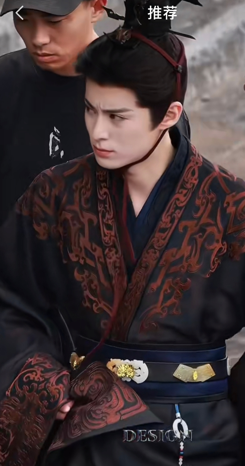 王鹤棣《将门独后》谢景行朝服路透，少年帝王的压迫感！