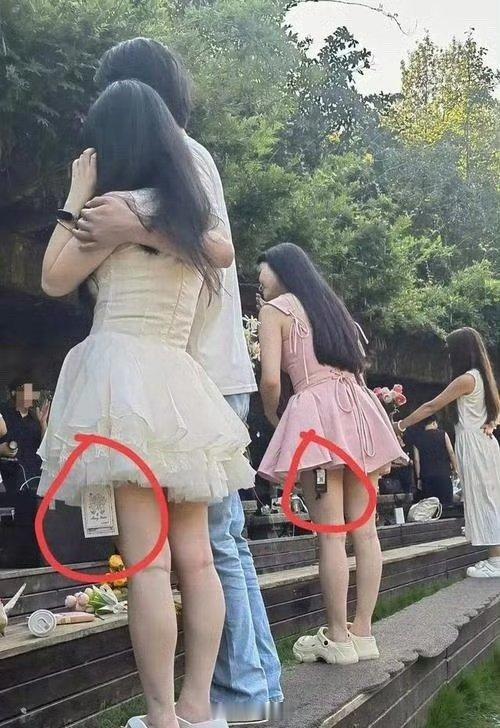 它们穿的衣服都吊着牌子，不觉得害臊吗 ​​​