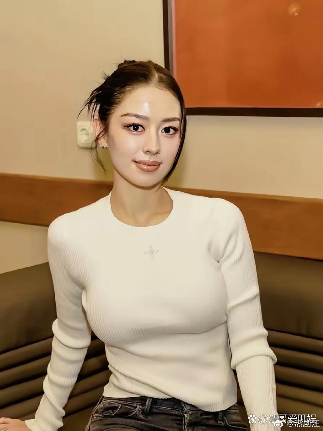 吉娜的天庭饱满，地阁亦方圆 