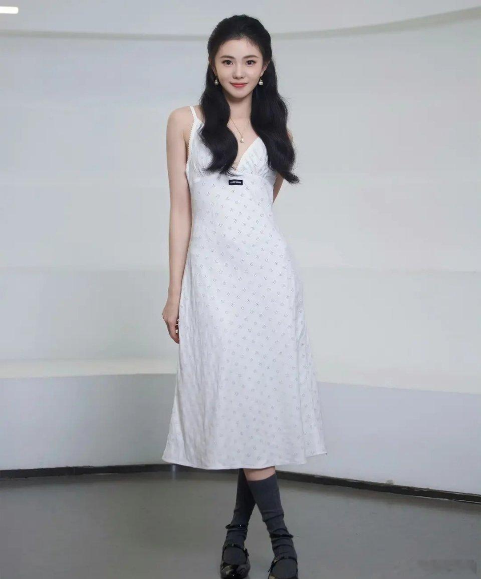 MiuMiu把刘浩存拍的还是很好看的 