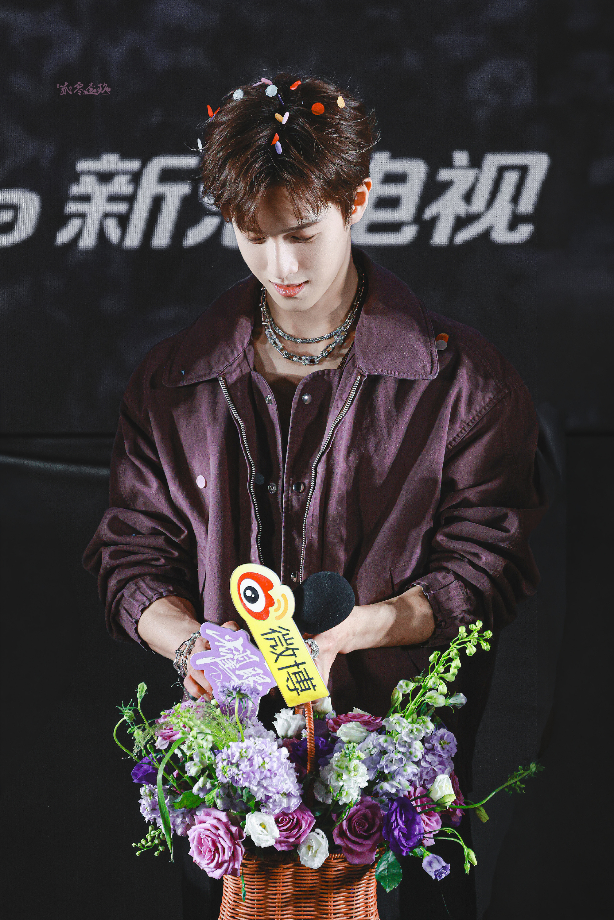 李昀锐上来就是这么近距离李昀锐近距离有点犯规了吧 谁懂啊！李昀锐追剧团的近距离镜