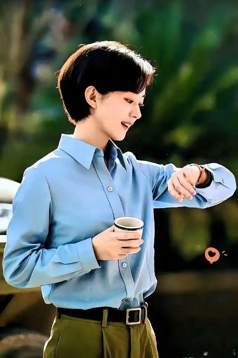 终于懂为啥央视这么喜欢赵丽颖了。宁静早说过，她不像别人在综艺贪玩，一心扑在演员工