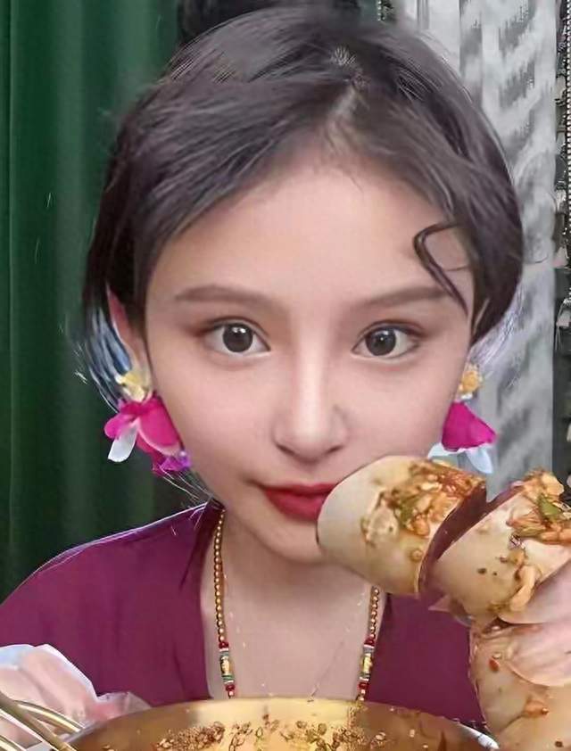 24岁吃播女孩催吐致低钾离世，镜头后她劝粉丝，好好吃饭