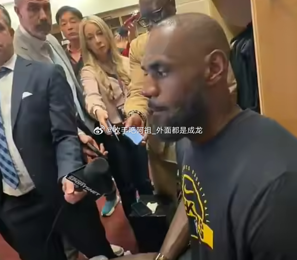 NBA常规赛继续进行，湖人客场124-116战胜火箭，豪取7连胜。本场比赛，詹姆