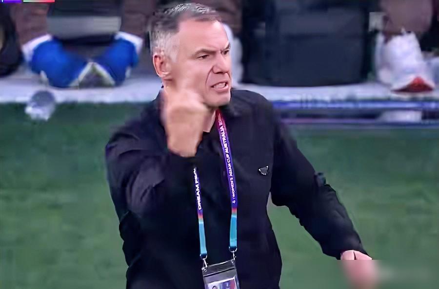 昨晚的女足亚洲杯半决赛，看完真的扼腕！
卫冕冠军中国女足对阵东道主澳大利亚，两