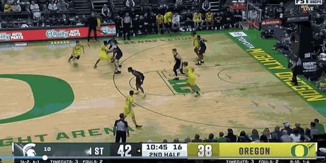 1月21日NCAA常规赛，俄勒冈大学以52-68的比分惜败于密歇根州立大学。
