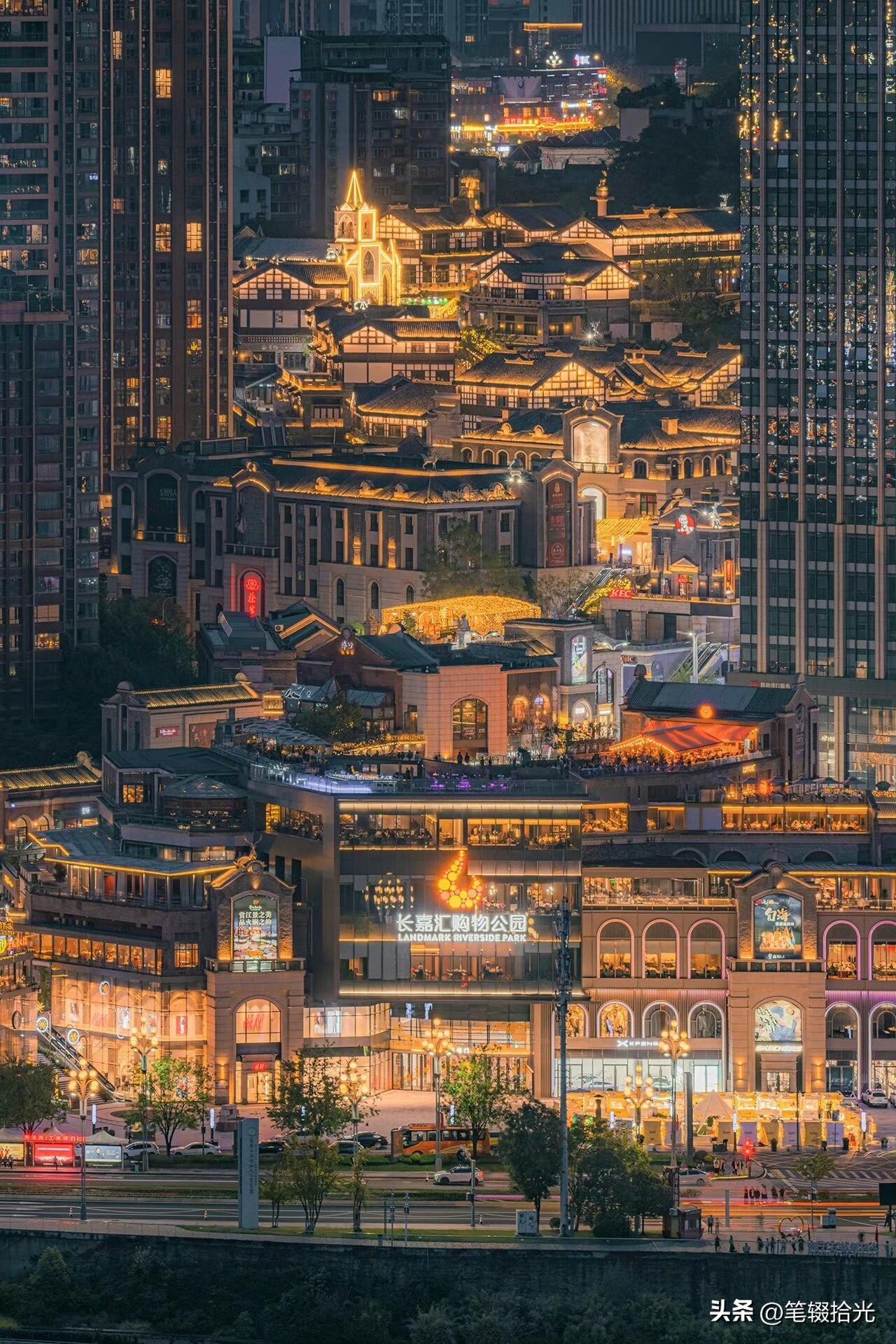 山城长红，凭独特禀赋站稳文旅顶端
 
近年来国内文旅市场迭代加速，诸多网红城市热