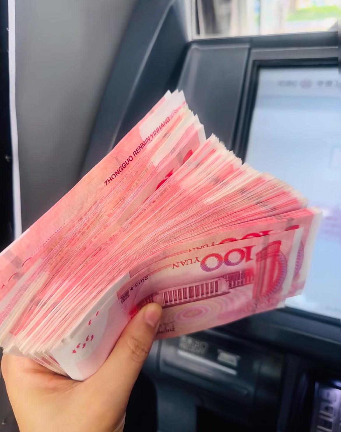 女人手里有钱，腰杆才能真的硬！我结婚时攥着3万嫁妆和1万礼金，慢慢攒到10万，不