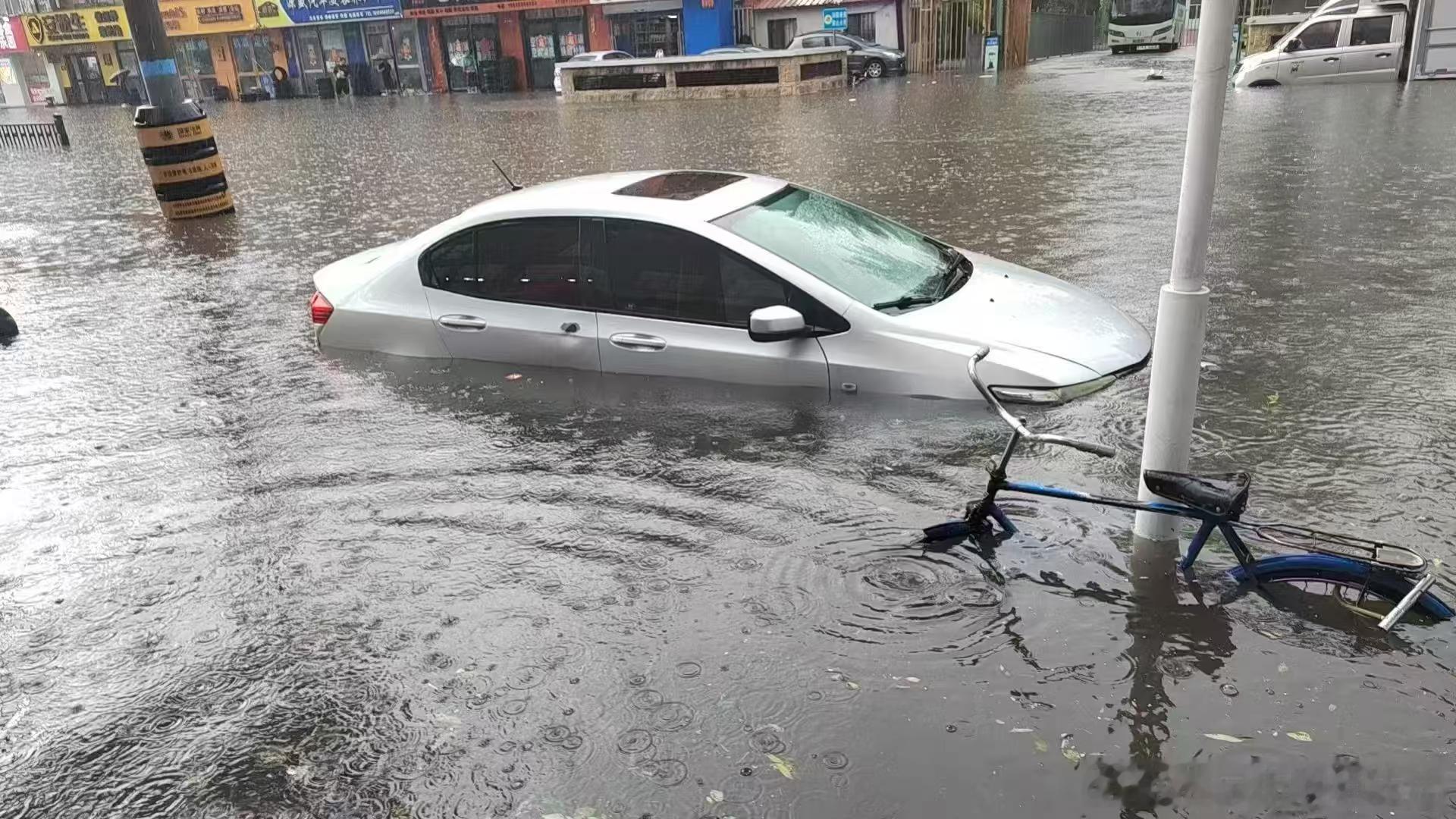 哈尔滨别叫东方小巴黎了，改叫东方威尼斯吧大雨暴雨[超话]下雨黑龙江暴雨