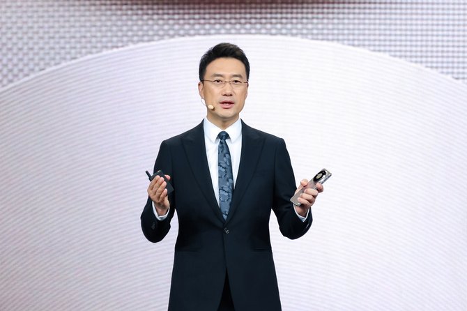 首发主动散热技术及方舟内存引擎 HUAWEI Mate 80 Pro Max 风驰版重构旗舰体验