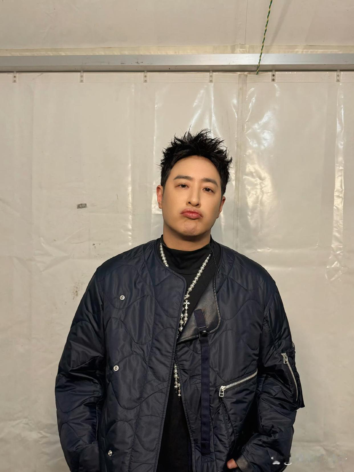 1.潘玮柏从潘帅到潘胖，一路的麻辣鲜香只有他自己知道，他只要一饿就容易发脾气。2