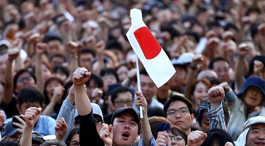 日本越疯狂，越暴露自身脆弱！
4月12日高市早苗放话，2027年前推动修宪实质进