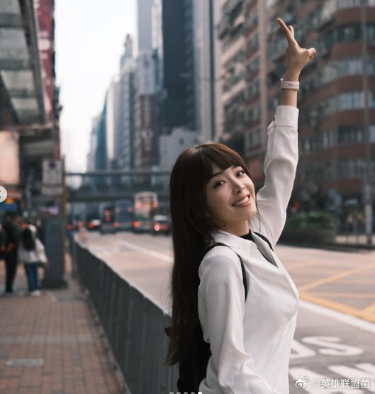管泽元&余霜蜜月旅行第一天：到达中国香港 齐刘海霜姐太有韵味咧~羡慕网友送上的祝