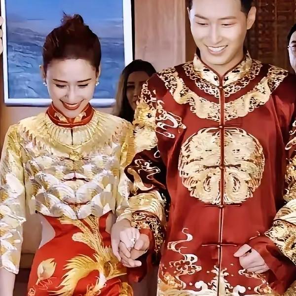 我问老公，窦骁为啥非要离婚，就算三太不给钱，接着当演员和何超莲好好的不行吗？老公