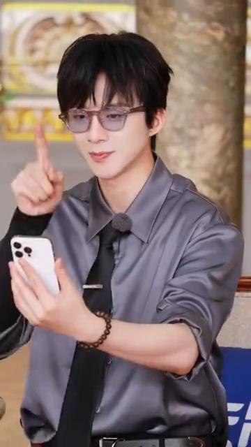 辛苦坚持锻炼，迎接蜕变。风吹不倒，来个汉堡。