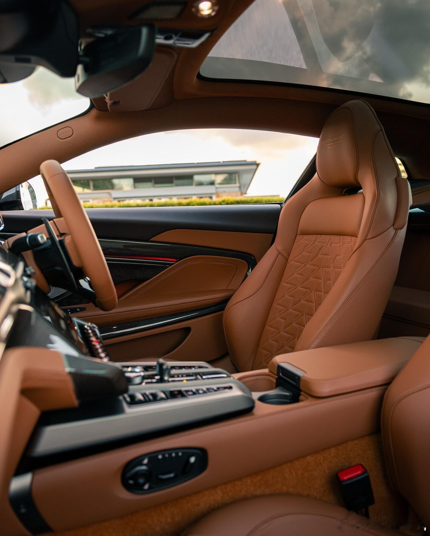 阿斯顿马丁 一款超跑内饰天花板