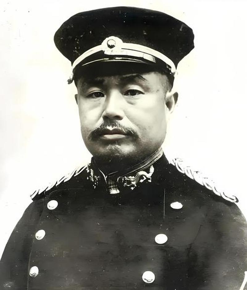 袁世凯死前，真的说过"三个人能救中国"吗？这个流传甚广的说法，在正史里几乎找不到