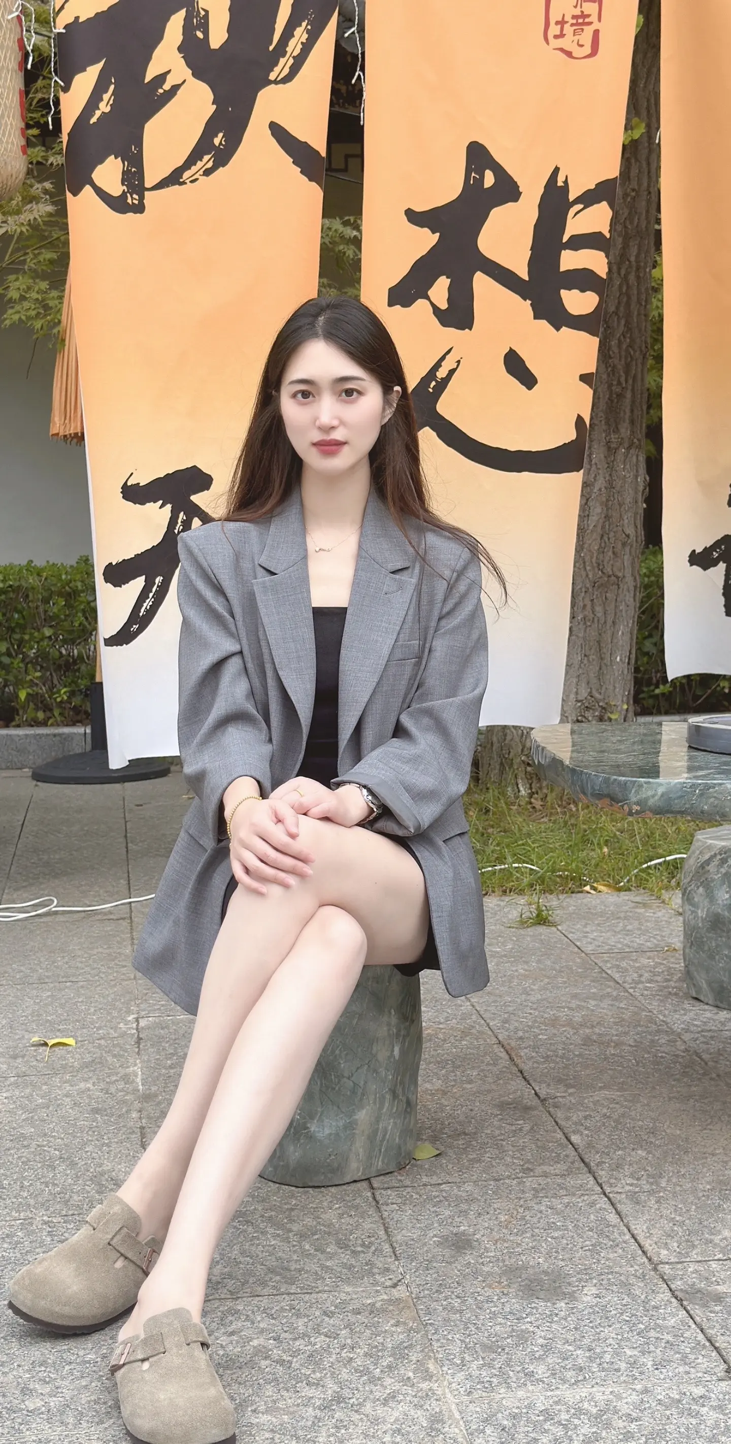 活在别人的眼光里，是对自己的不尊重