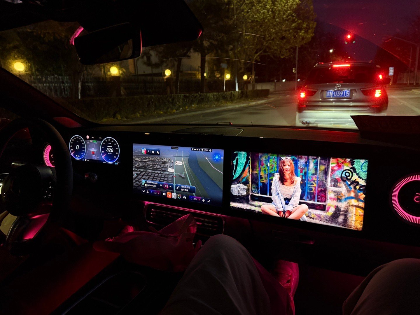 偷偷用手机App给董秘的CLA设置了副驾壁纸，得到了重度表扬。不得不说奔驰还是奔