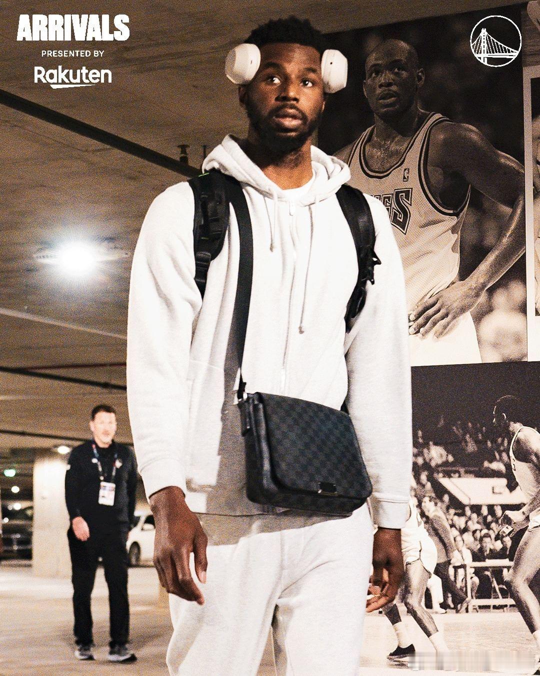 入场照[照相机][照相机]米奇老嘴[笑cry][笑cry]#金州勇士[超话]##