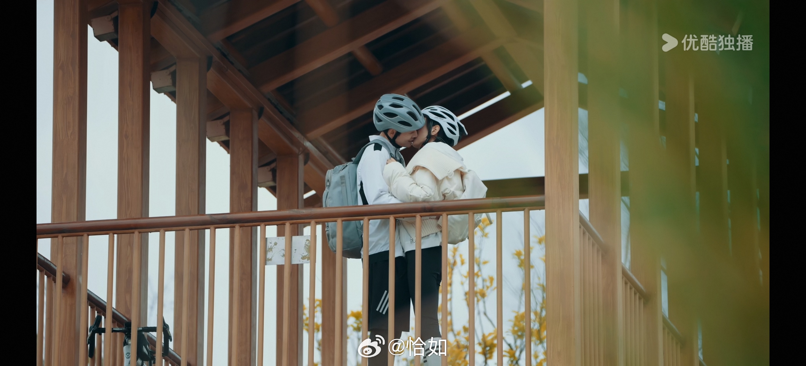 你小子还给你亲笑了 