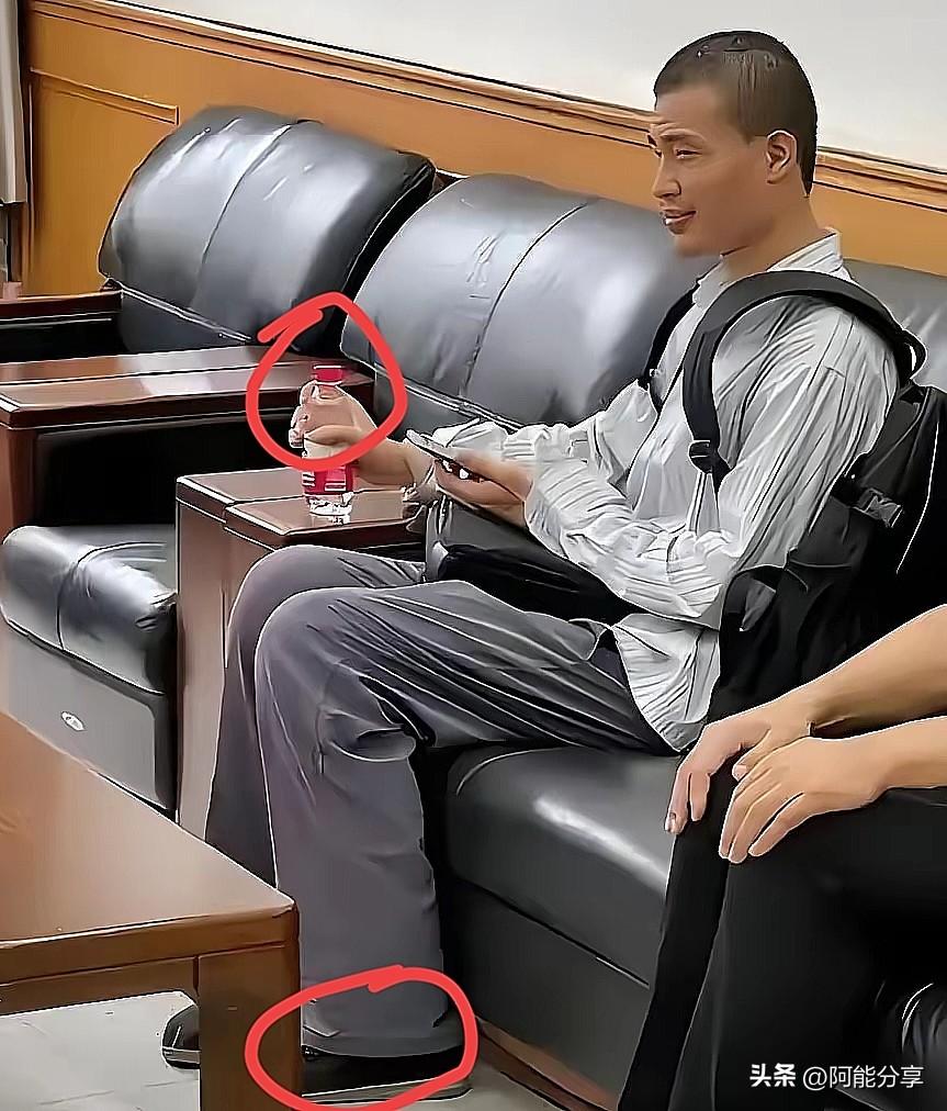 韦东奕“闭关”这四个月，干了三件大事：
​第一、2025年11月27日，韦东奕是