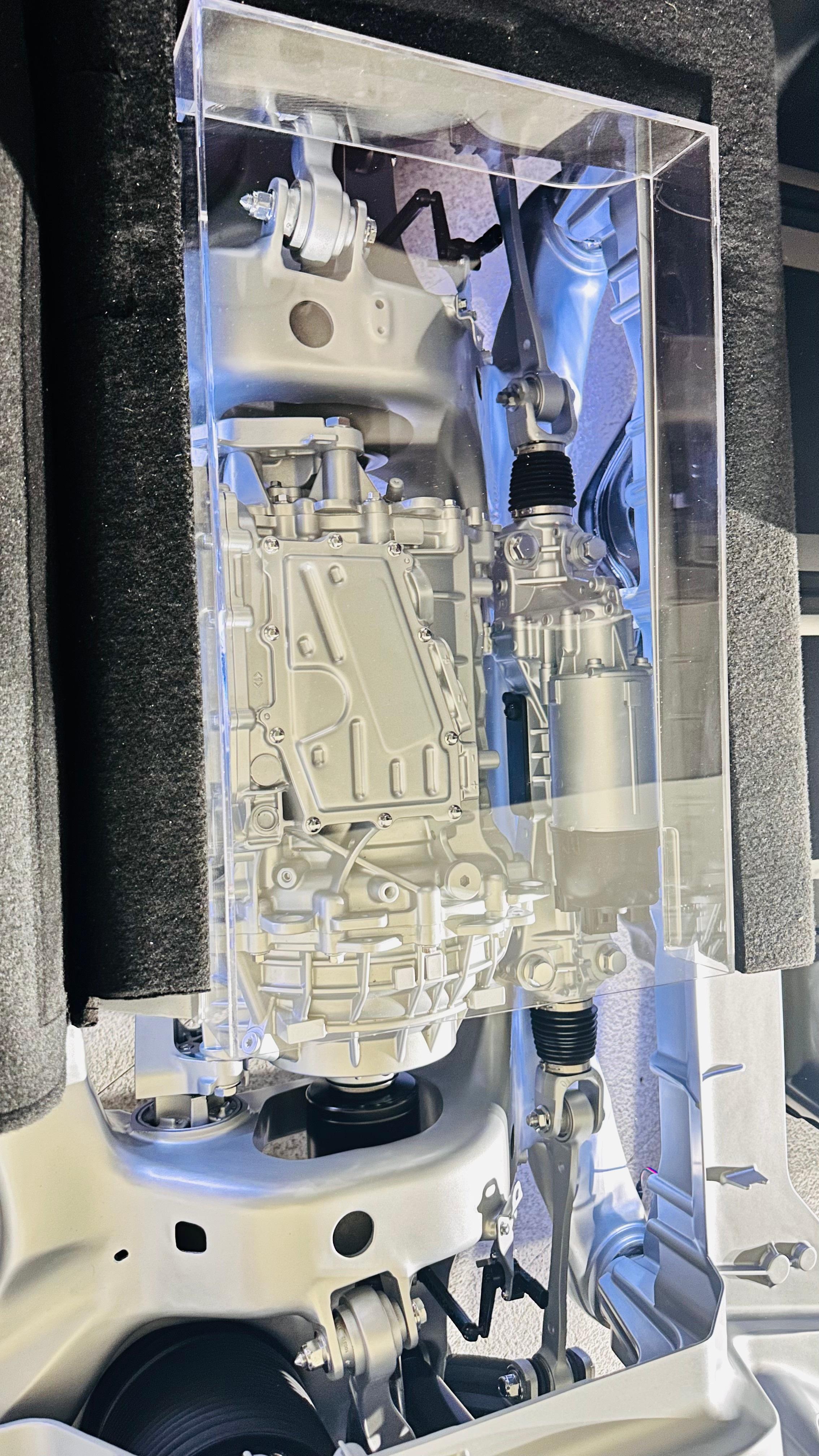 小鹏 X9 超级增程的一点看法。首先，因为加入了增程器，所以整车从前驱变为后驱。