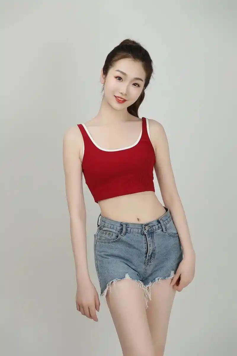 拍人像时,姿势不会摆咋办?拍人像不会摆姿势很正常，别急。可以试试这几个方法：

