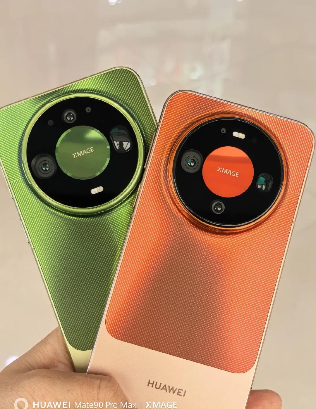 谁懂啊！Mate90背板光影流动，宝石环颜值封神
华为Mate90