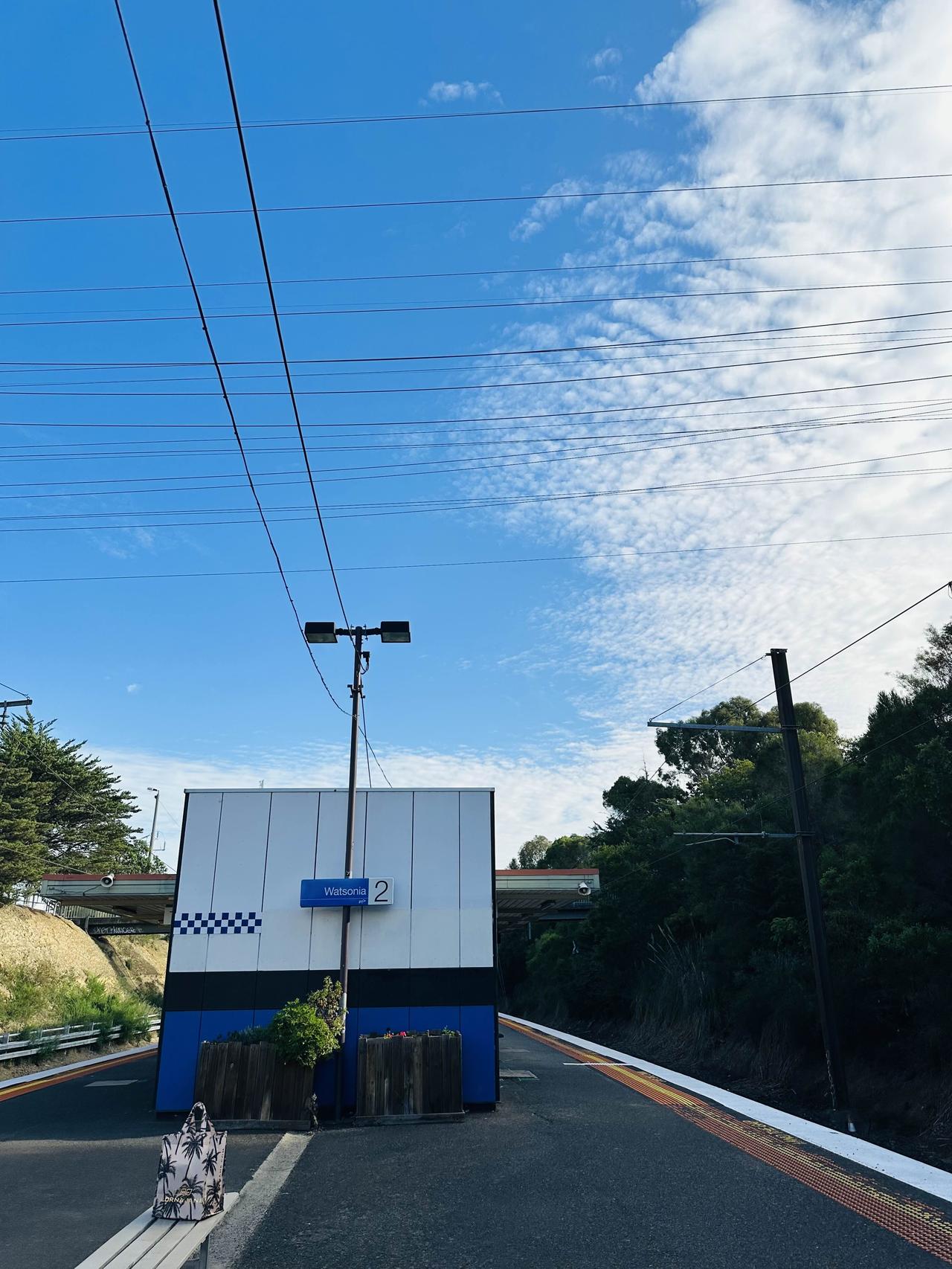 墨村4月火车免费 出门吃个饭
有点秋高气爽的感觉