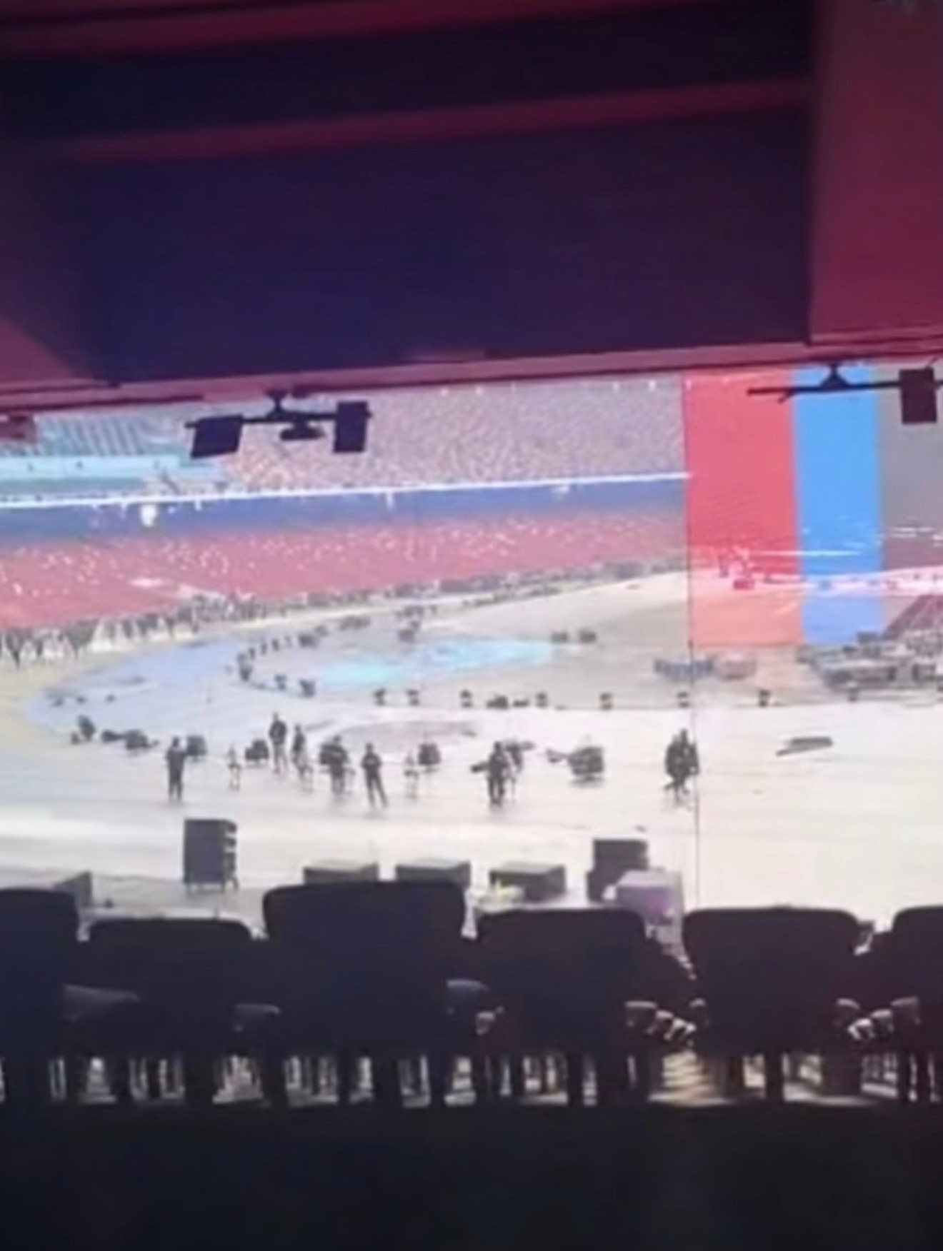 张杰鸟巢演唱会是1982闭幕式吧张杰还是太超前了！让它上台跟张杰一起蹦迪🕺 