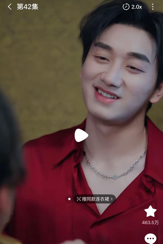 我老板男的，183，单身，比我小7岁，有腹肌的那种。同事蛐蛐我：一个黄脸婆，打扮