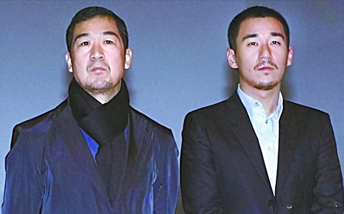 2003年12月16日，张默在中戏门口对着童谣一顿拳打脚踢，导致童谣身上多处软组